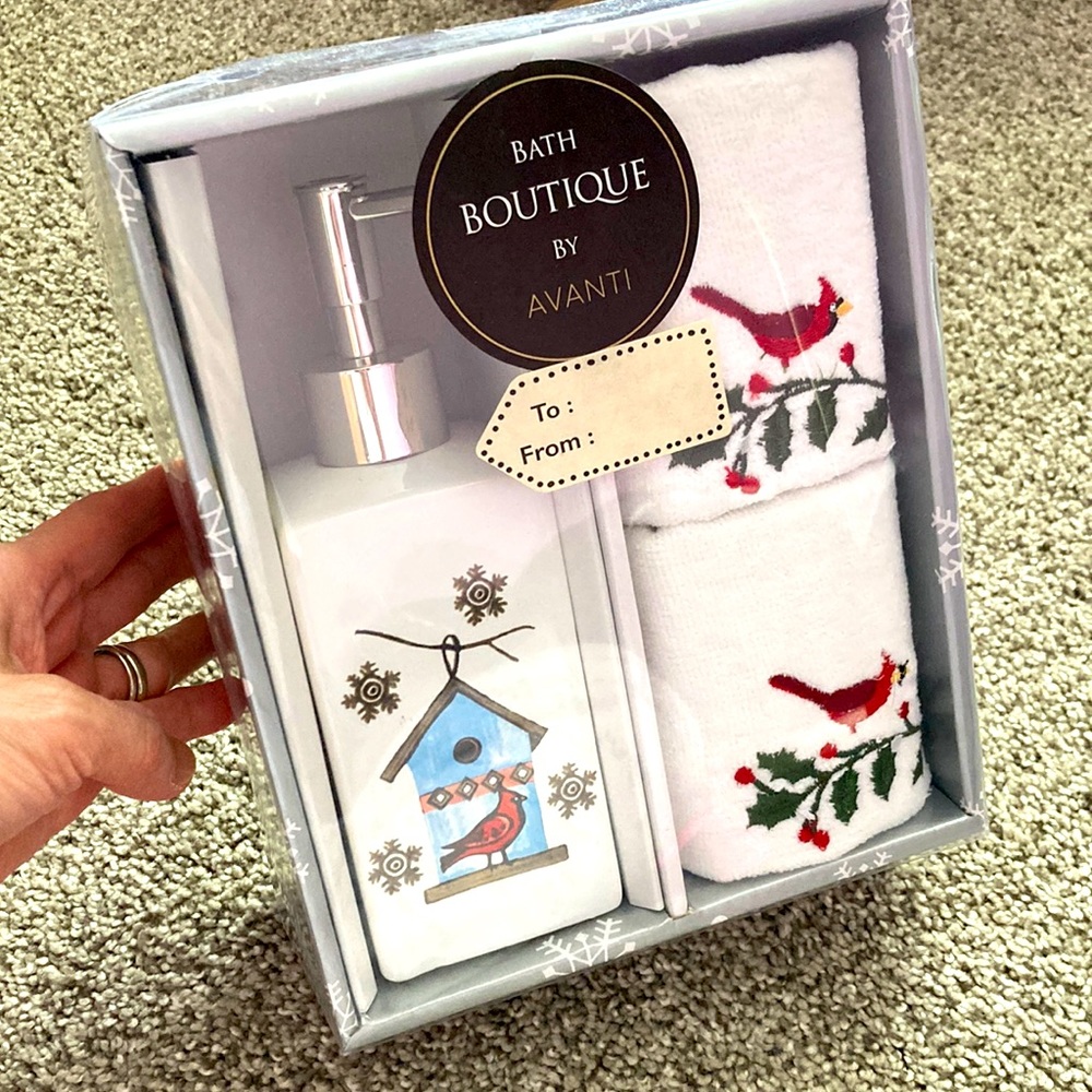 NWT bath boutique by Avanti 3 piece gift set